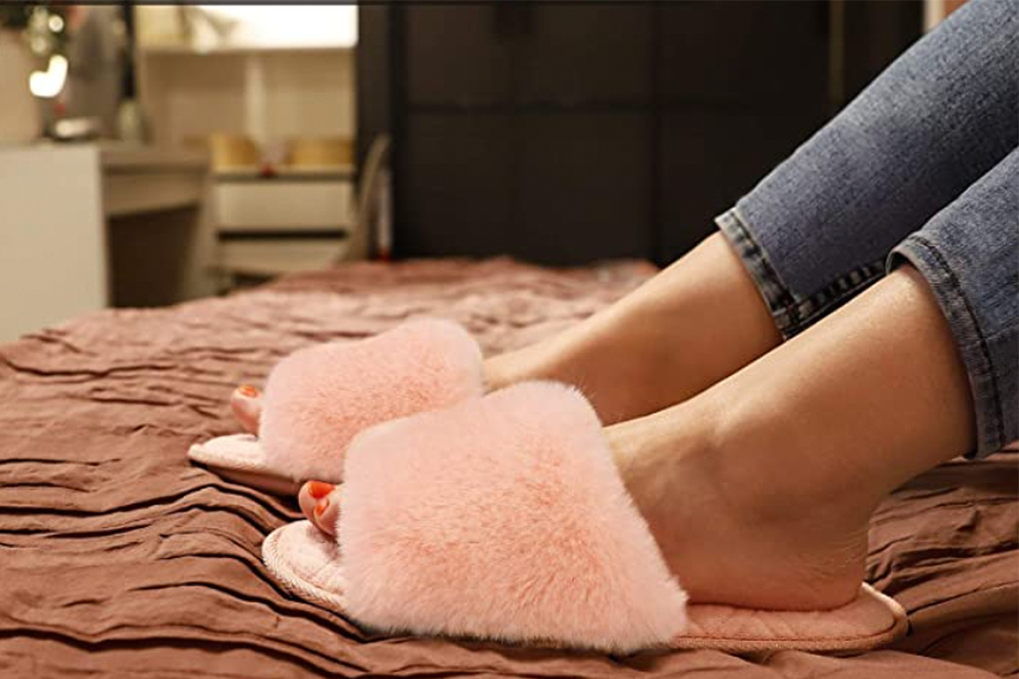 Docosy Women's Fuzzy Faux Fur Open Toe Slide Slippers Cozy Memory Foam  House Shoes for Indoor Outdoor