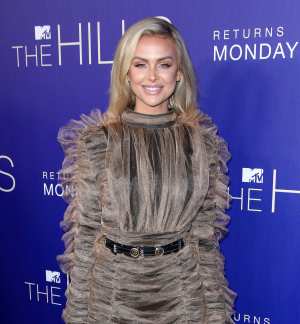 Pregnant Lala Kent Shows 8-Month Baby Bump in Nude Selfie: ‘Over It