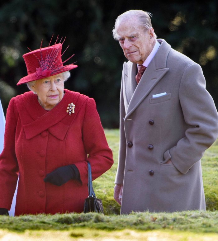 La reina Isabel II se 'apoya en sus seres queridos' en medio de la hospitalización de Felipe