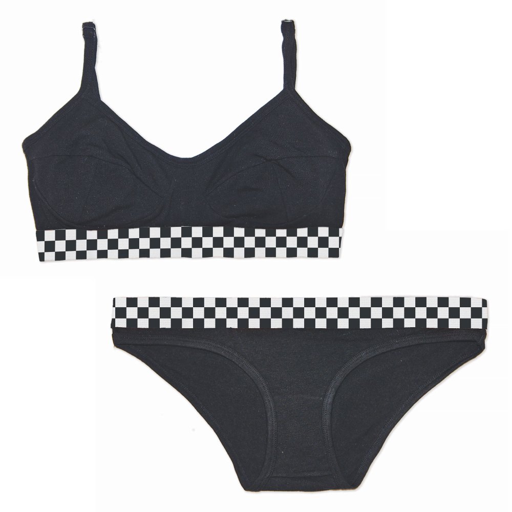 Thirst Trap! Recreate Miley Cyrus' Sexy 2021 Super Bowl Tailgate Look