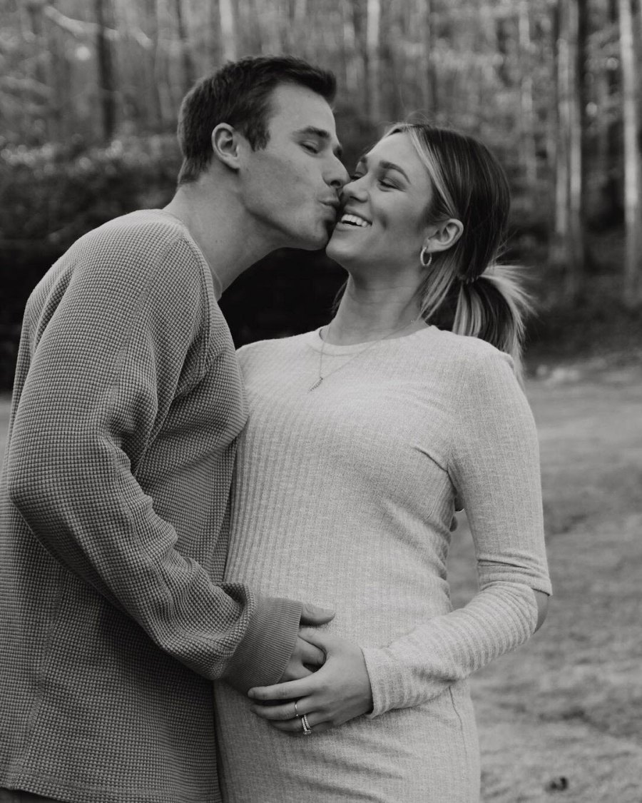 PDA Pic Sadie Robertson Pregnancy Pics Ahead 1st Child Baby Bump Album