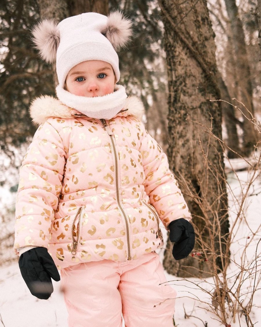 Shenae Grimes daguther Bowie snow