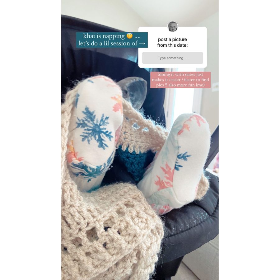 Snow Cute Gigi Hadid and Zayn Malik Khai Snowflake-Patterned Pajamas
