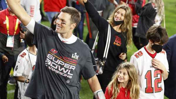 Tom Brady Adorably Celebrates Super Bowl LV Win With 3 Kids: Pics