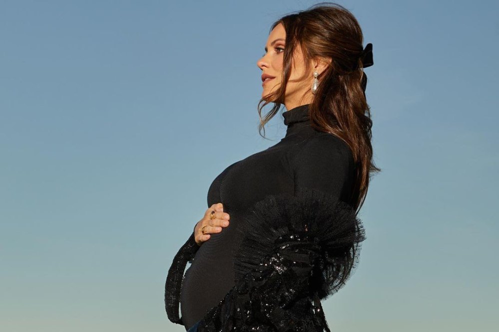 Pregnant Katharine McPhee Hilariously Shows ‘Instagram vs Reality’ With Maternity Shoot Pics