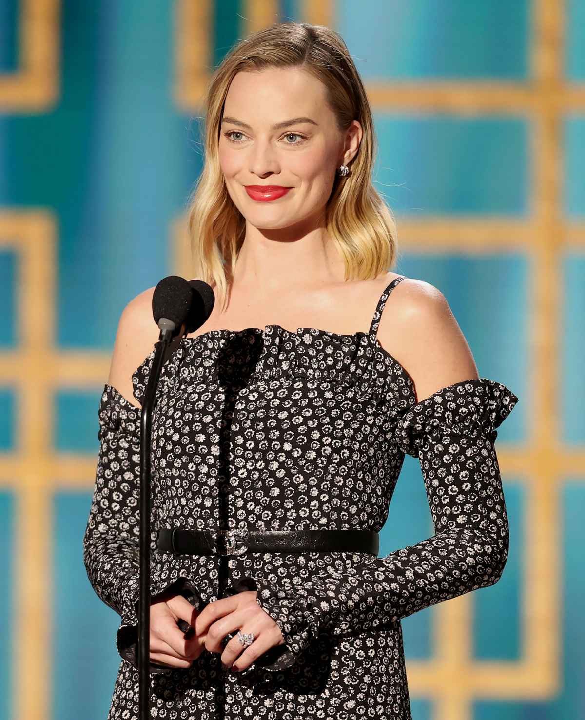Celebrities sparkle in Van Cleef & Arpels at the 70th Annual Golden Globes  