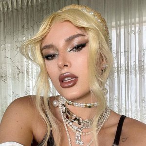 Bella Thorne Reveals What Photo Shoot Gave Her Blistered Eyebrow