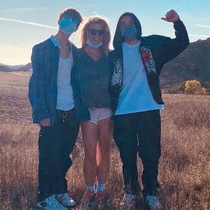 Britney Spears Sons Sean Preston and Jayden Rare Photo Grassy Plains Blue Sky
