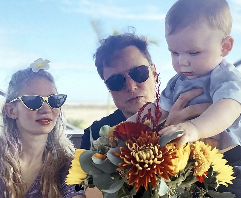 Photo de famille de fiers parents Elon Musk Grimes Photos avec son fils X AE A-XII