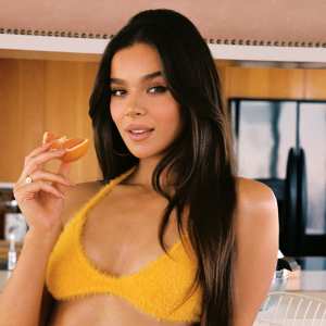 Hailee Steinfeld's New Swimsuit Collab Is a '70s Dream: Pics