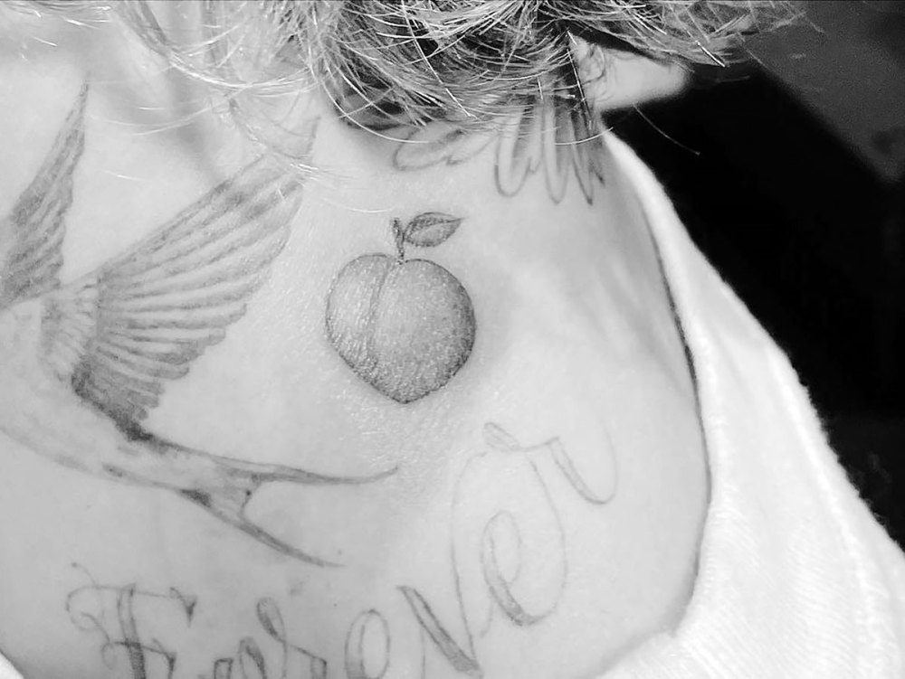Hailey and Justin Bieber Get Matching Peach Tattoos: Pic