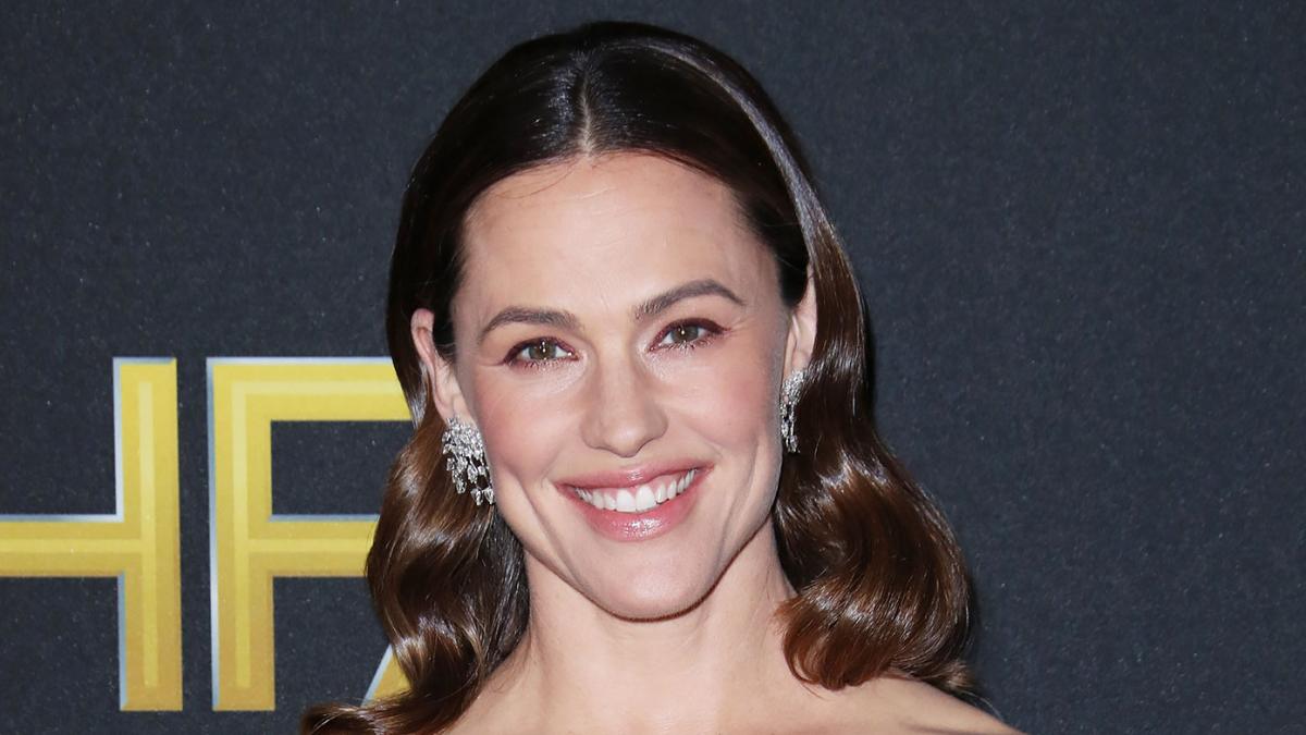 Jennifer Garner Got Her Ears Pierced for the First Time at the age of 48