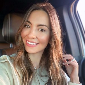 The Bachelor’s Kelley Flanagan Accidentally Sets Her Hair on Fire: Pics