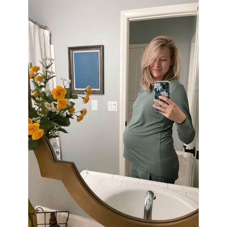 London Kress Pregnant Selfie
