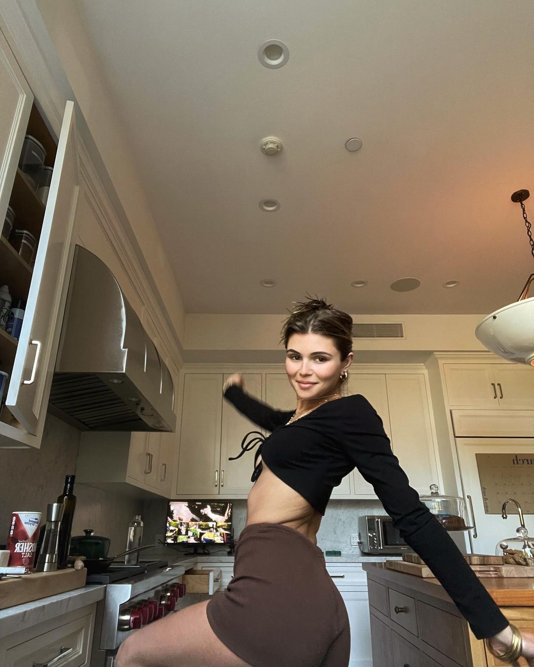Olivia Jade Giannulli Gives Tour of New Apartment