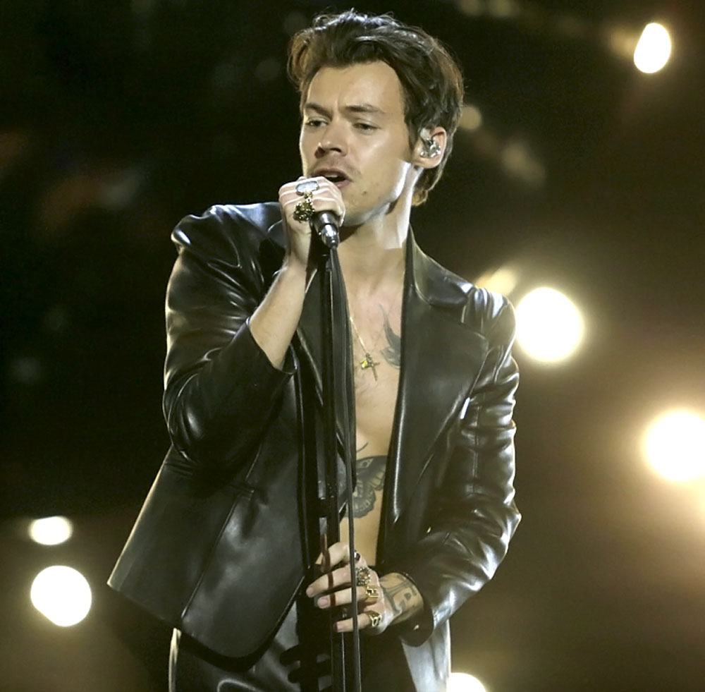 Harry Styles suffers major wardrobe malfunction as his trousers split in  very embarrassing place during live show  The Sun