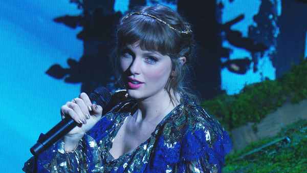 Taylor Swift Performs Grammys 2021