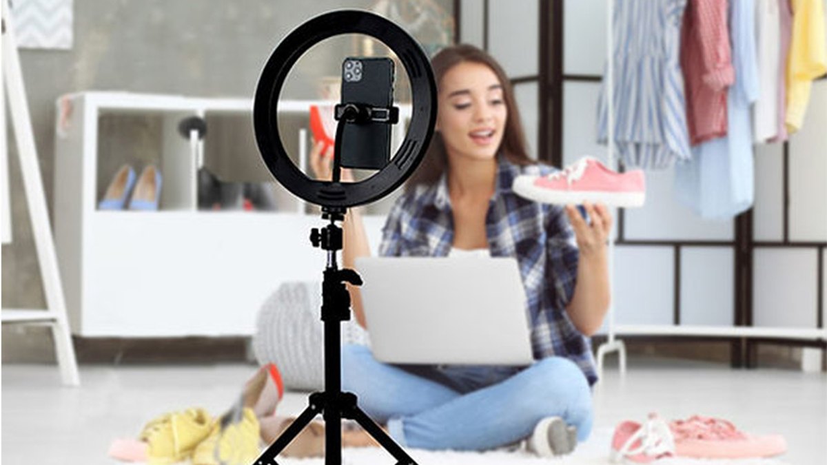 U-STREAM Home Streaming Studio with 10" Ring Light & Tripod