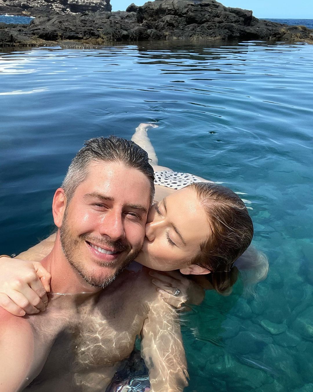 kiss kiss Inside Pregnant Lauren Burnham and Arie Luyendyk Jr.’s Hawaii Babymoon Ahead of Twins Births