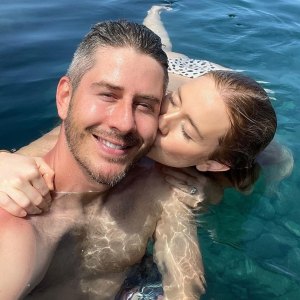 kiss kiss Inside Pregnant Lauren Burnham and Arie Luyendyk Jr.’s Hawaii Babymoon Ahead of Twins Births