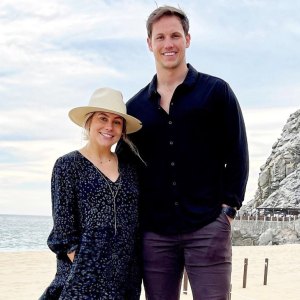pregnant-shawn-johnson-andrew-easts-beach-babymoon-pics