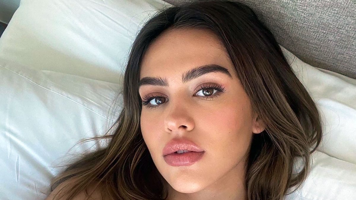 Amelia Gray Hamlin Adds a ‘Scott’ Bracelet to Her Stack: Pics