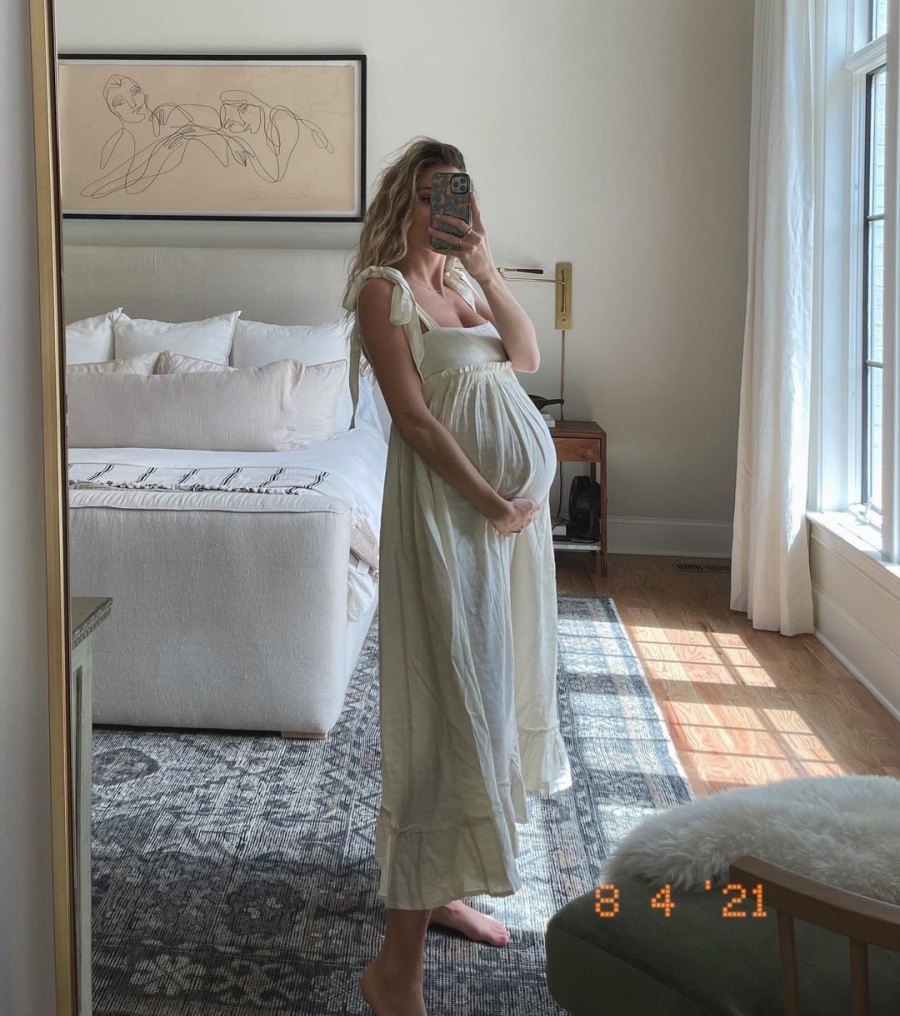 ‘Bachelor’ Alum Lauren Bushnell’s Baby Bump Album Bedroom Bump