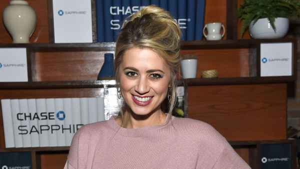 Bachelor Lesley Murphy Claps Back at Mom-Shamers