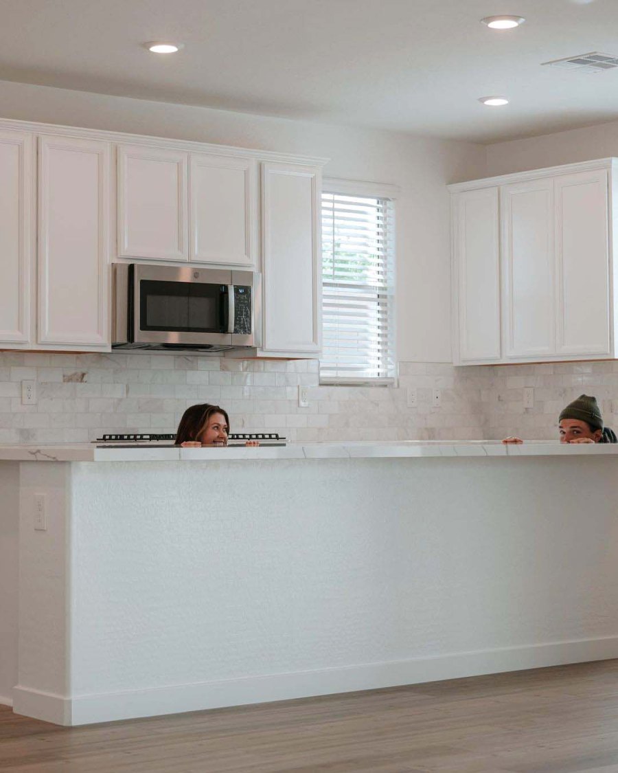 Bachelors Caelynn Miller-Keyes Dean Unglert Become Homeowners Vegas 