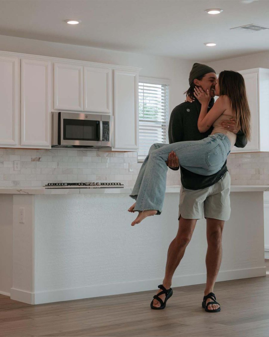 Bachelors Caelynn Miller-Keyes Dean Unglert Become Homeowners Vegas 