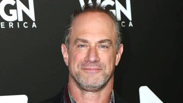 Christopher Meloni Reacts Those Viral Photos Him Wearing Super Tight Pants