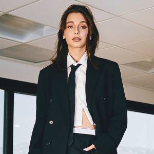 Emma Chamberlain: It’s Badass to be Mane Addicts’ Mane Muse