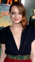 Soaking It In Emma Stone Is a Very Hands-On Mom With Her Daughter