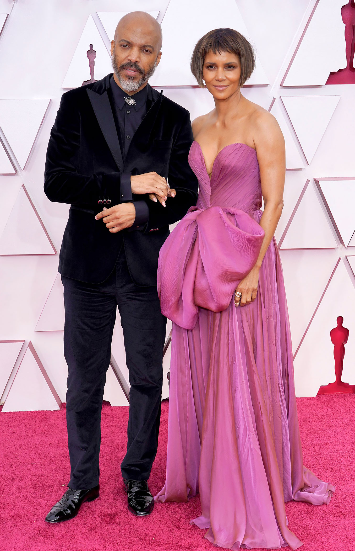 Oscars 2021 Halle Berry And Van Hunt Debut Their Romance