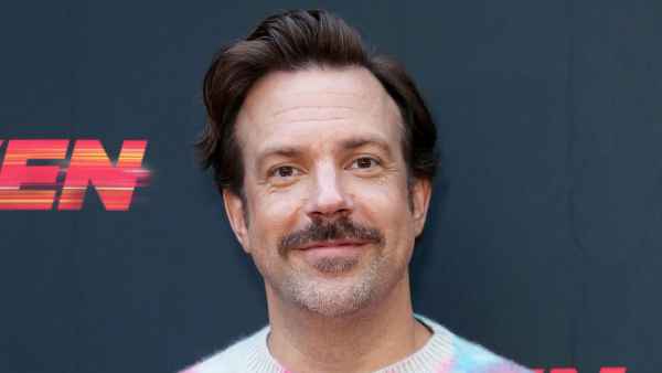 Jason Sudeikis Is Contemplating His Hoodie Choice for the 2021 SAGs