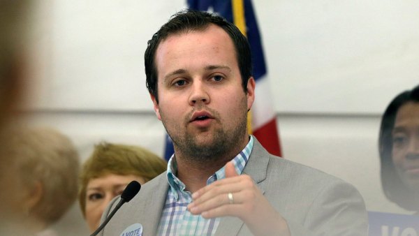 Josh Duggar Arrested in Arkansas Days After Wife Anna Duggar Announces 7th Pregnancy