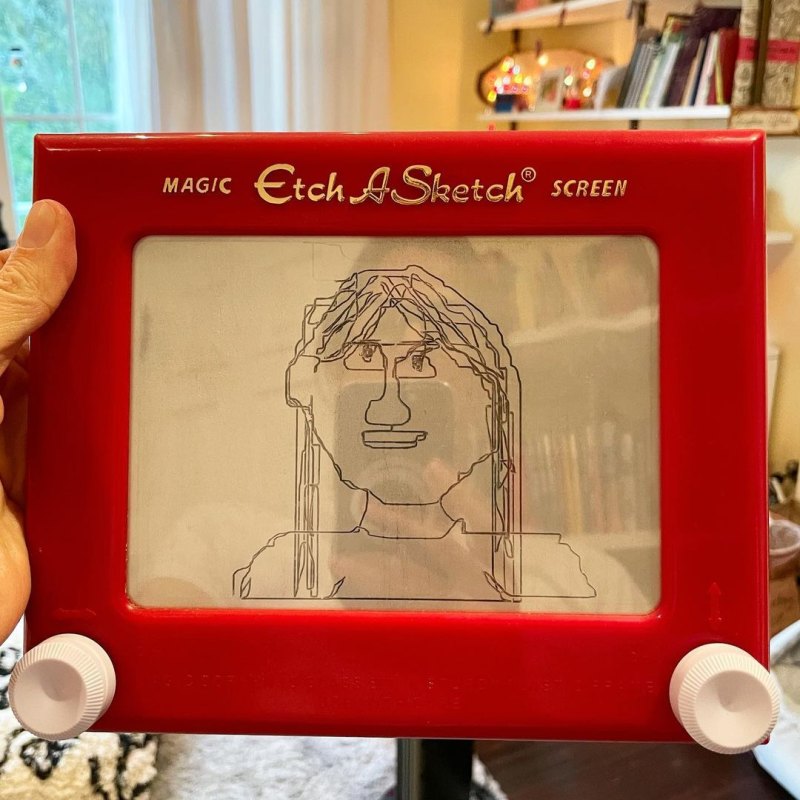 LOL! Jennifer Garner Shares 12-Year-Old Daughter’s Etch a Sketch Portrait