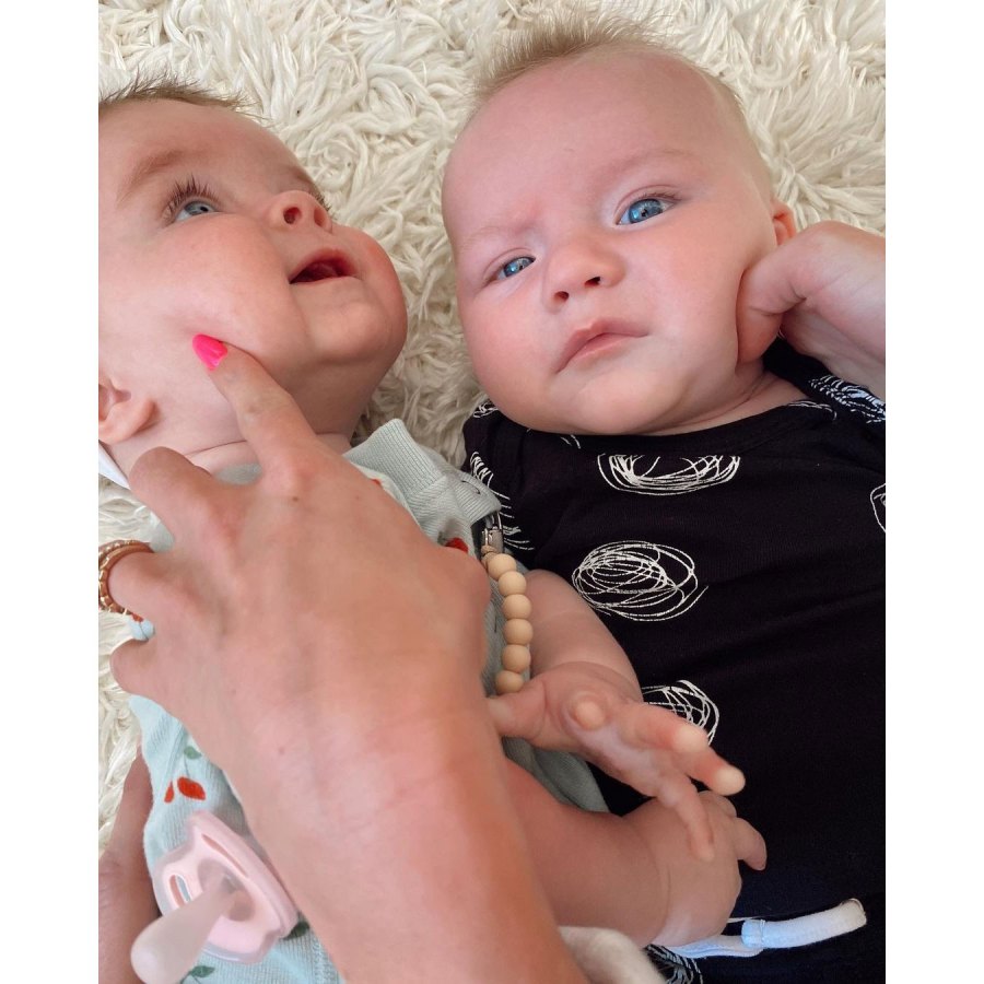 Lindsay Arnold Cusick Instagram Lindsay Arnold and Witney Carson Kids Hold Hands on 1st Date 3