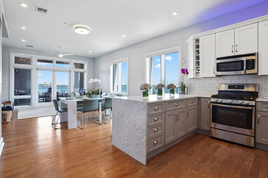 Pete Davidson Moves Out Moms Basement Into New Apartment