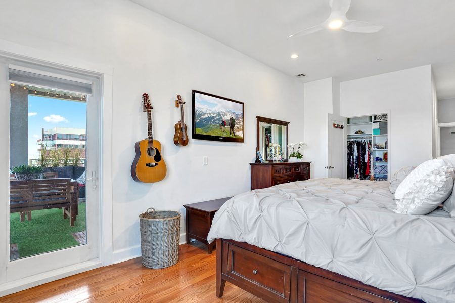 Pete Davidson Moves Out Moms Basement Into New Apartment