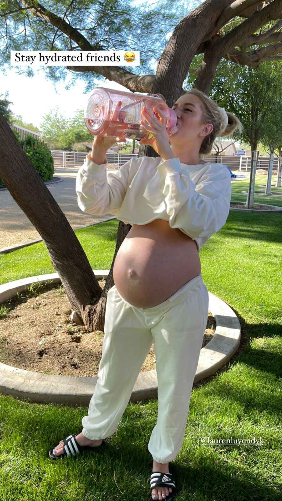 See Pregnant Lauren Burnham’s Baby Bump Progress Happy and Hydrated