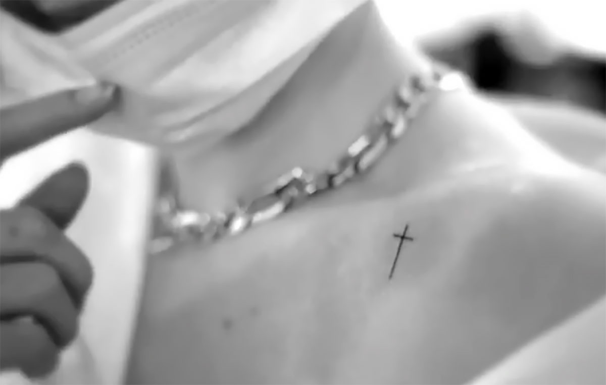 20 Of The Best Cross Tattoos For Women YouLl See Today  Psycho Tats