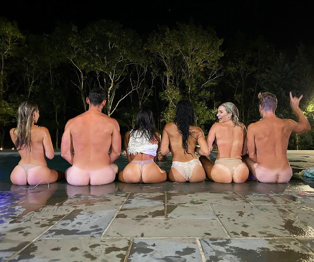1080px x 901px - Summer House' Cast Takes Nude Photo After Season 5 Wraps