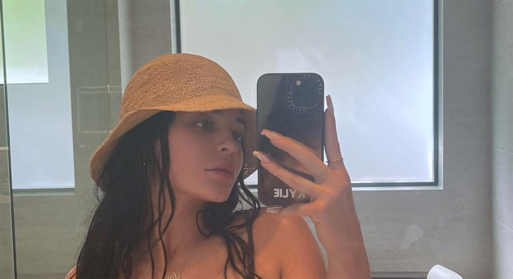 kylie-jenner-straw-hat