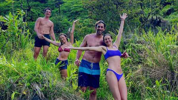 Aaron Rodgers and Shailene’s Maui Getaway With Friends