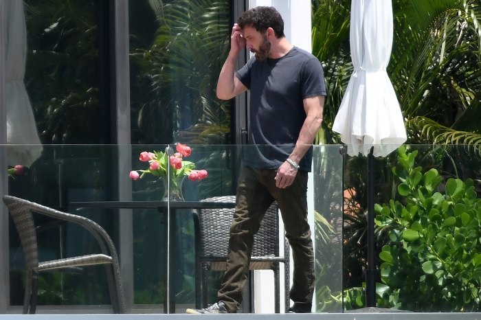 Ben Affleck parece estar usando el reloj que Jennifer Lopez le dio en Jenny From the Block 2