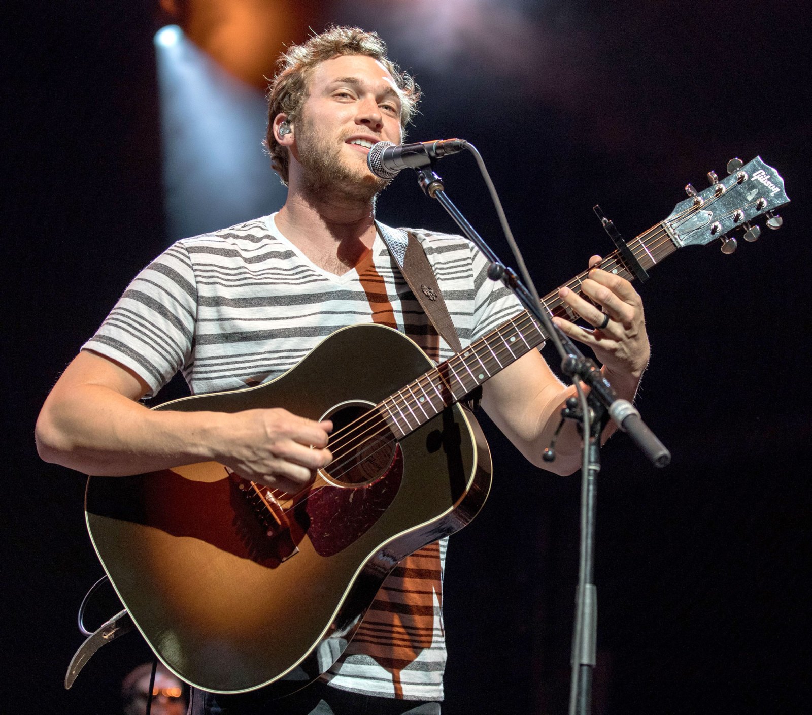 Phillip Phillips Wants Out Biggest American Idol Scandals Controversies Through Years