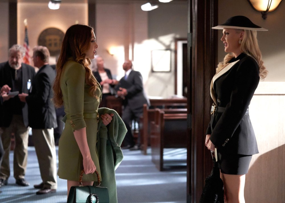 Dynasty’s Elaine Hendrix: Elizabeth Gillies Friendship Is ‘Lovefest’