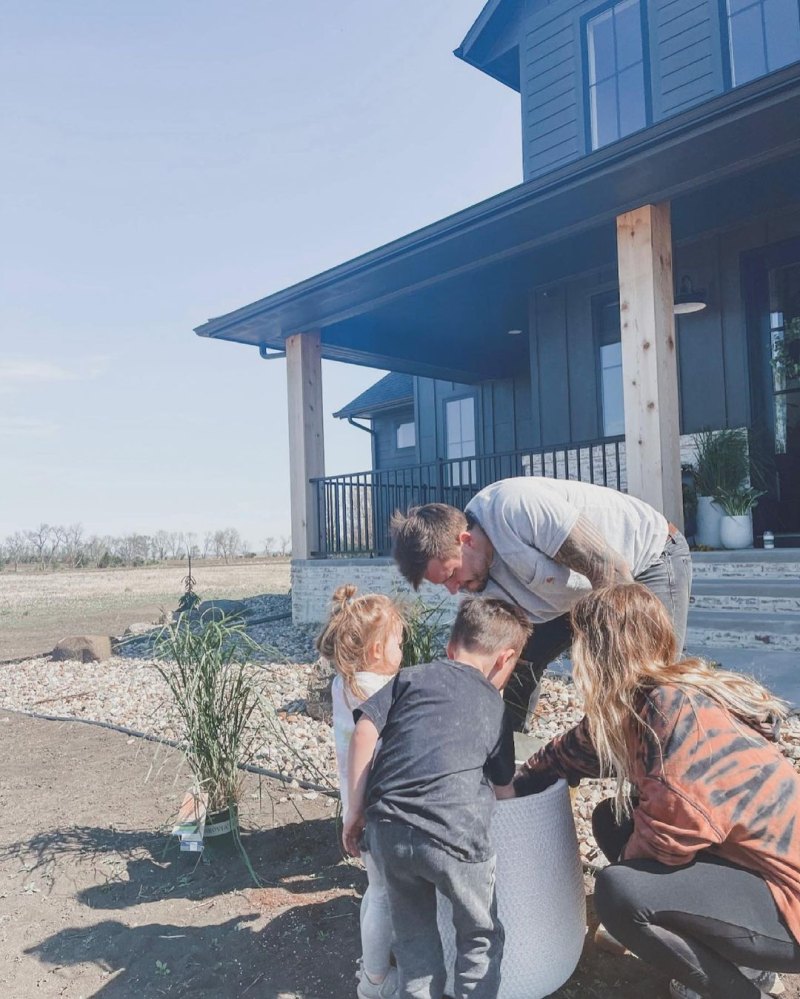 Inside Chelsea Houska and Cole DeBoer's Farmhouse Build for Family of 6 Going Green