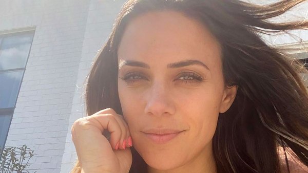 Jana Kramer Cries in the Closet Amid Divorce: 'This Too Shall Pass'